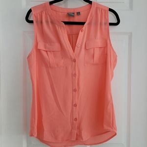 Sleeveless Two Pocket NY & Co Shirt
